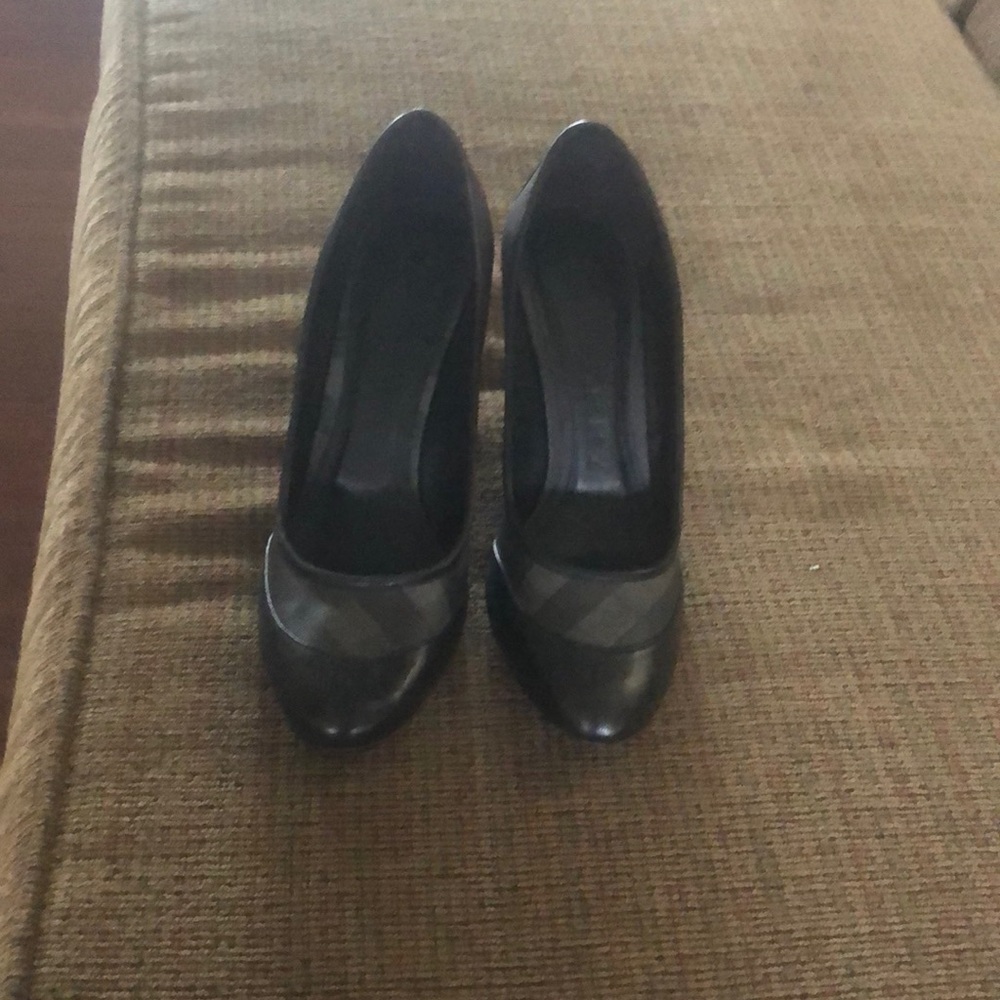Burberry pumps